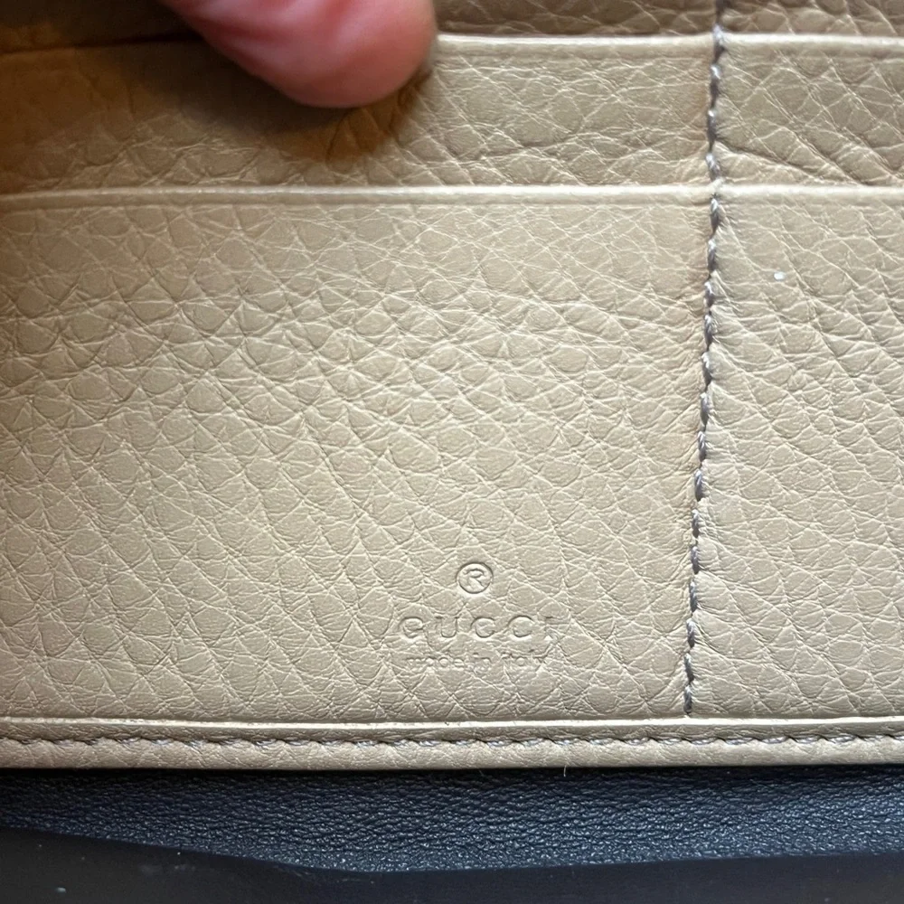 Gucci Soho Beige Leather Zip Around Wallet Tassel Logo Authentic 308364 Gifting - Picture 4 of 16